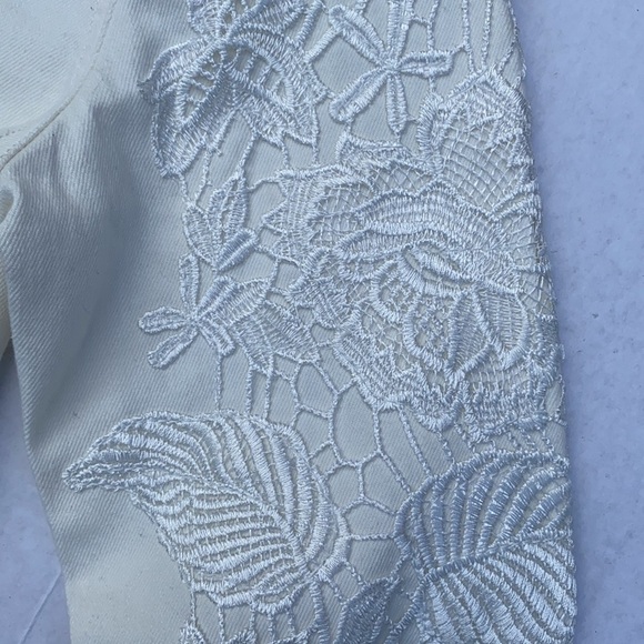 New GUESS Embroidered Denim Jacket Whitelace SZ S - Picture 5 of 6